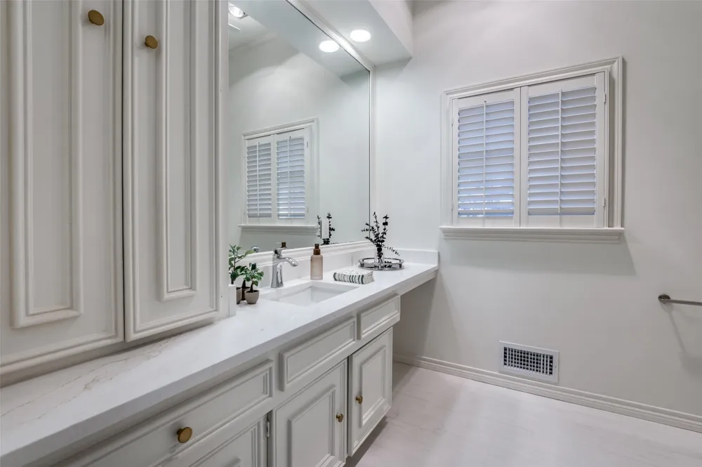 5865 Farquhar Lane Dallas, TX 75209
