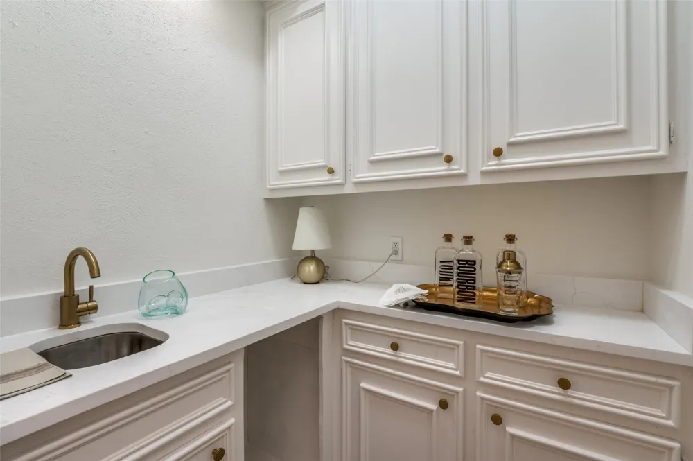 5865 Farquhar Lane Dallas, TX 75209