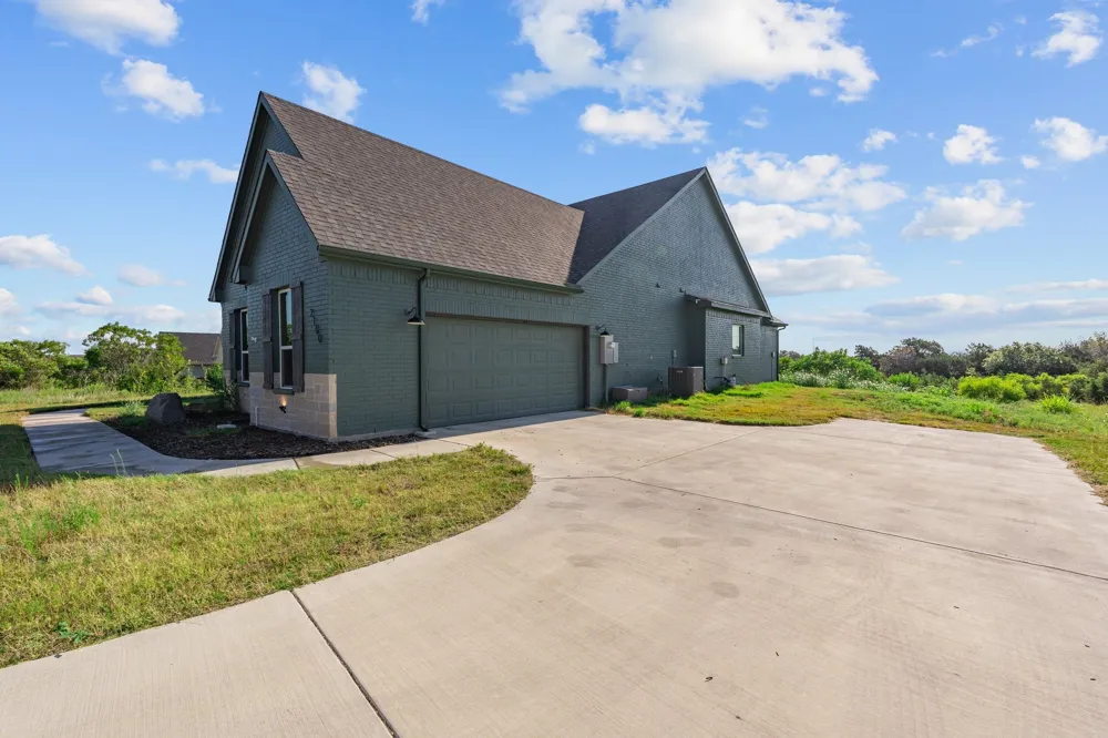 2100 Shady Grove Road Weatherford, TX 76088