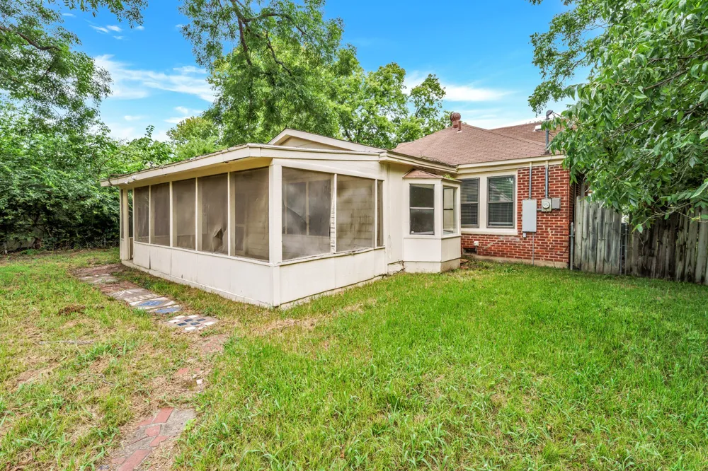 1404 E Tennie Street Gainesville, TX 76240