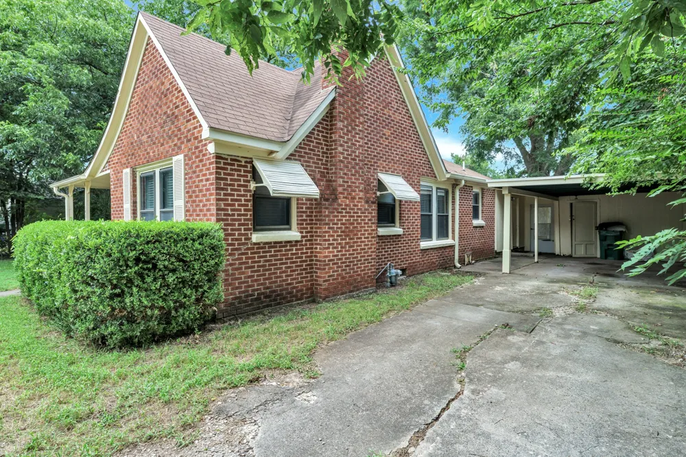 1404 E Tennie Street Gainesville, TX 76240