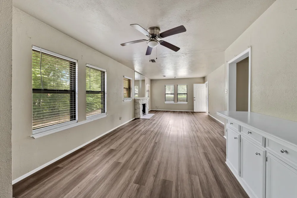 1404 E Tennie Street Gainesville, TX 76240