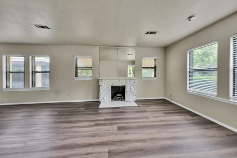 1404 E Tennie Street Gainesville, TX 76240