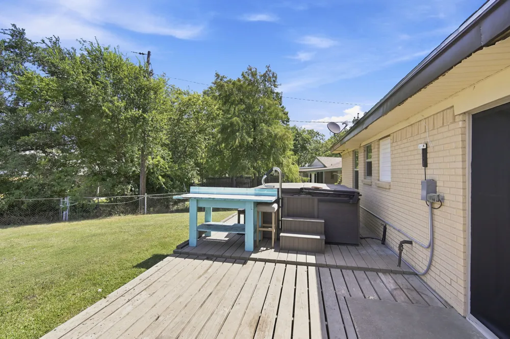 702 Phillips Drive Ennis, TX 75119