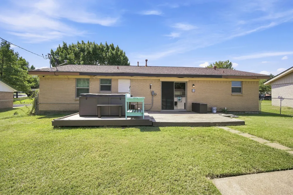 702 Phillips Drive Ennis, TX 75119