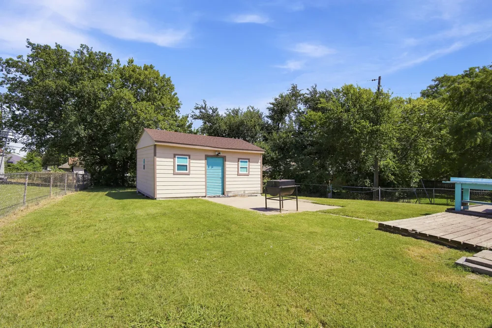 702 Phillips Drive Ennis, TX 75119