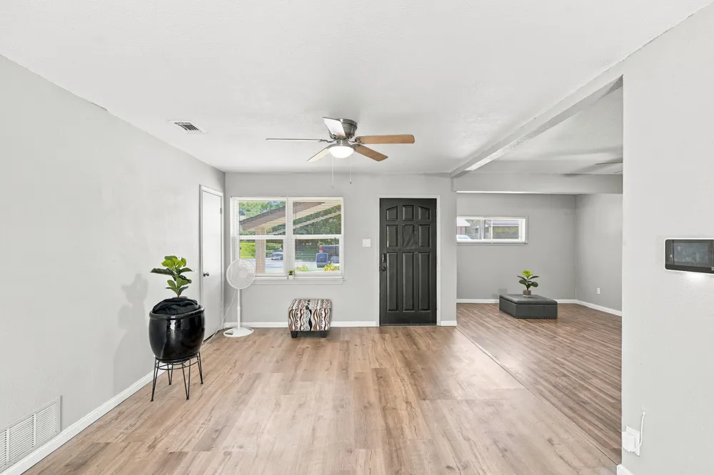 702 Phillips Drive Ennis, TX 75119