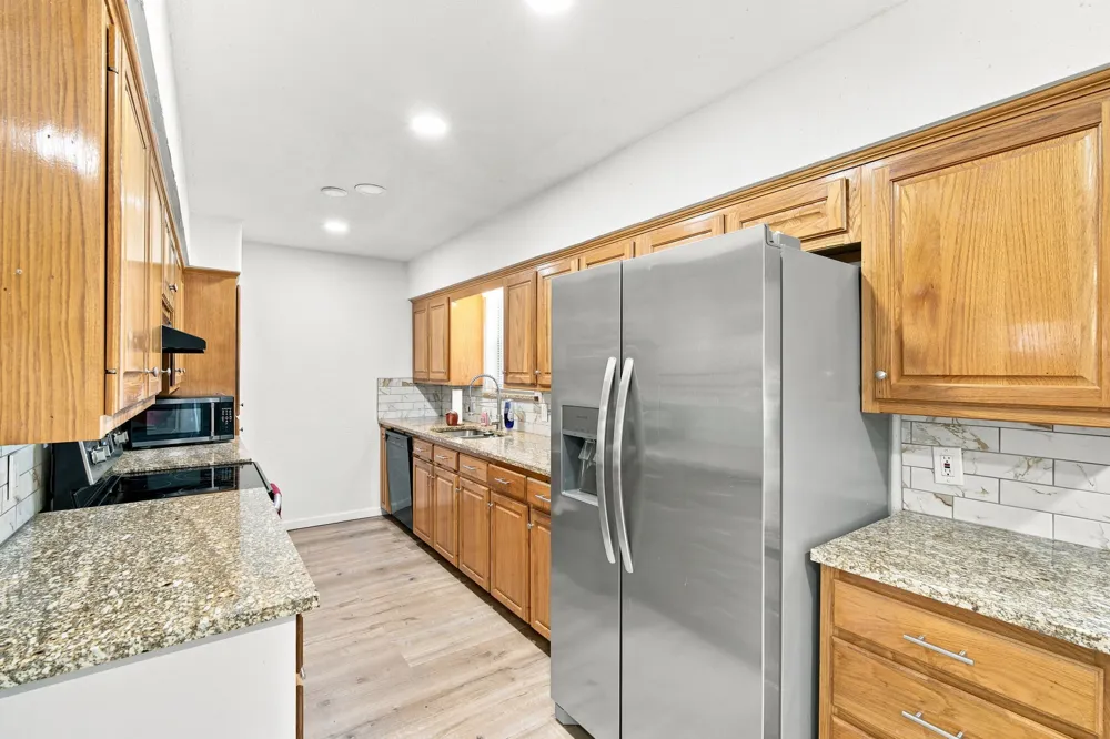 702 Phillips Drive Ennis, TX 75119