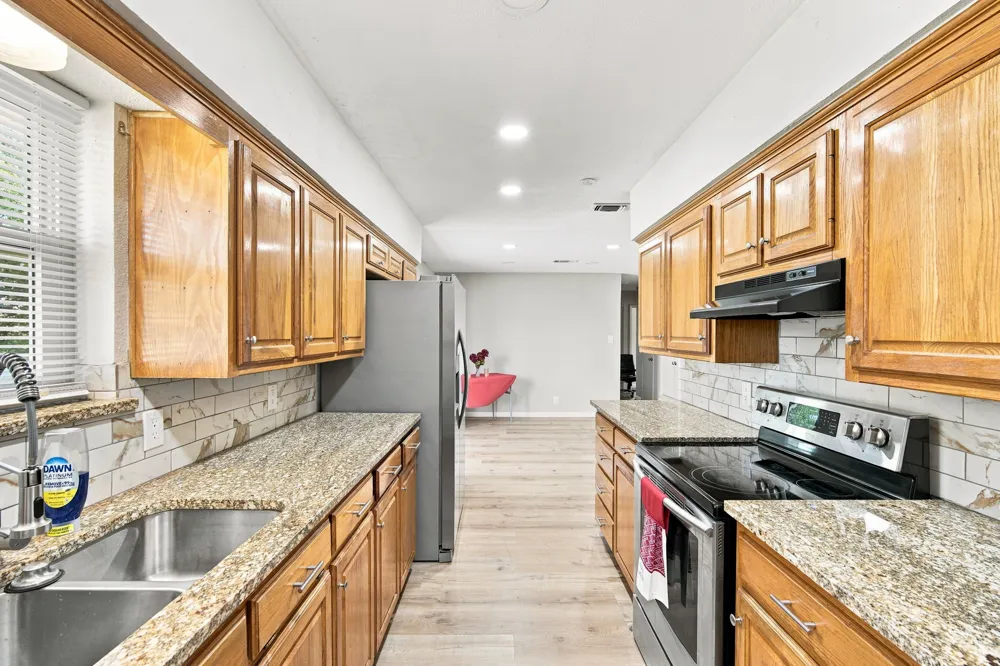 702 Phillips Drive Ennis, TX 75119