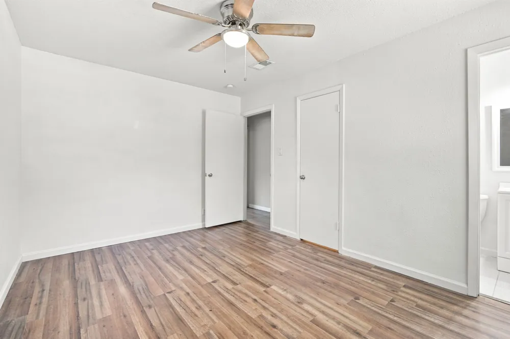 702 Phillips Drive Ennis, TX 75119