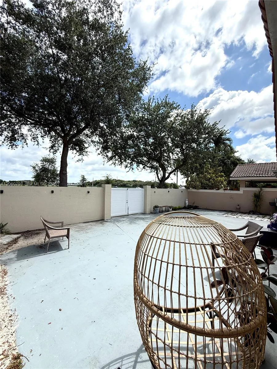 8731 NW 153rd Ter Miami Lakes, FL 33018