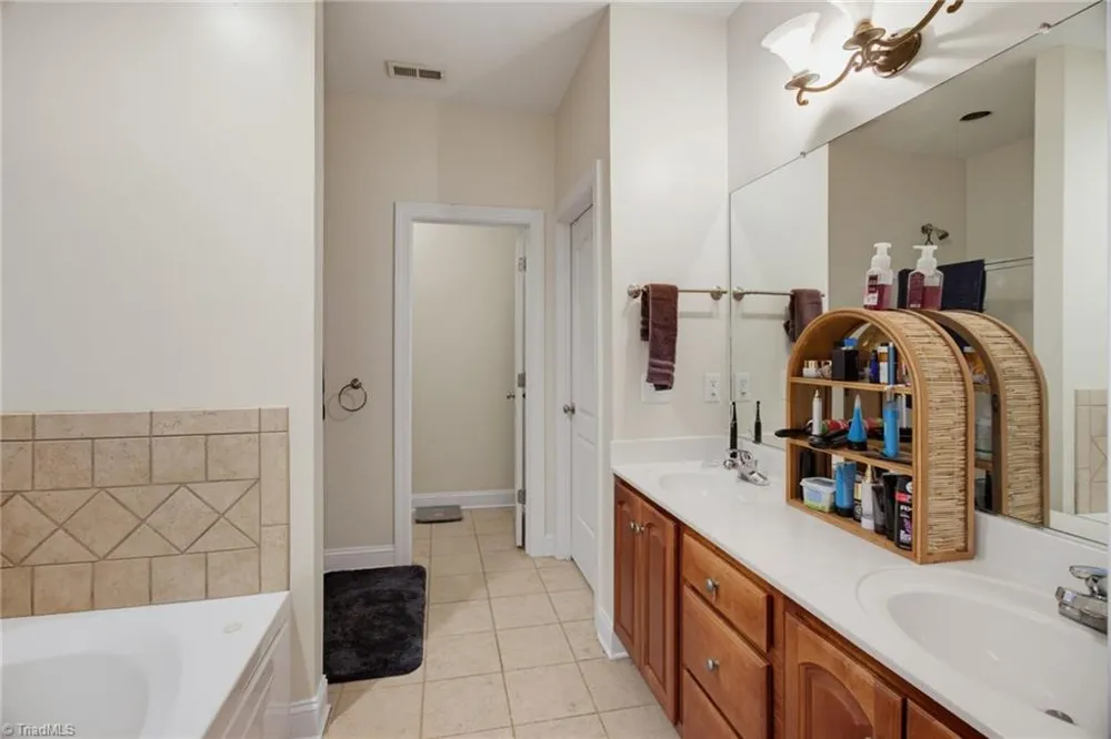 5917 Kenville Green Circle Kernersville, NC 27284