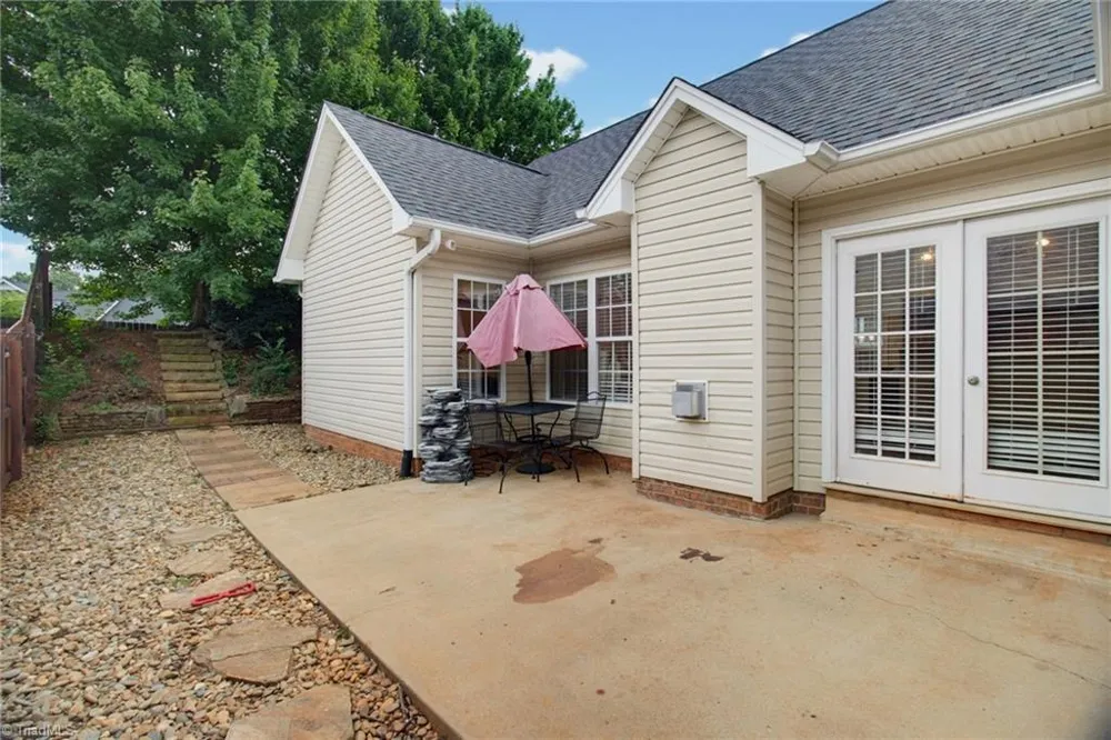 5917 Kenville Green Circle Kernersville, NC 27284