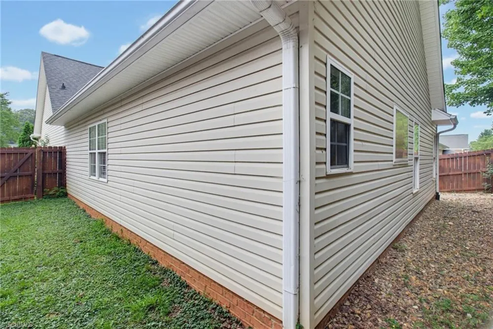 5917 Kenville Green Circle Kernersville, NC 27284