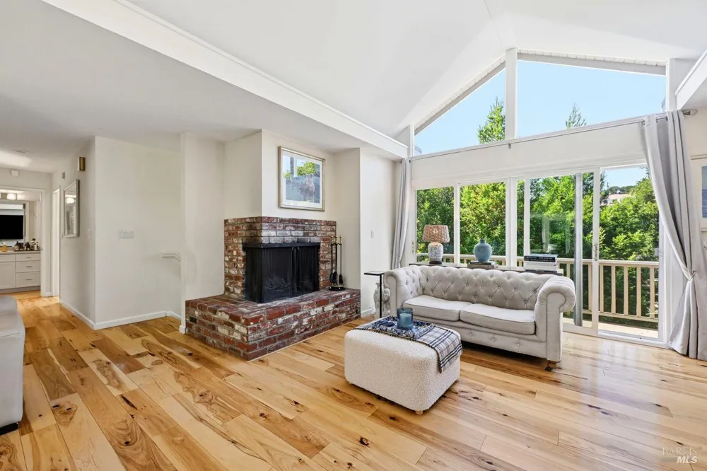 42 Oxford Drive San Rafael, CA 94903