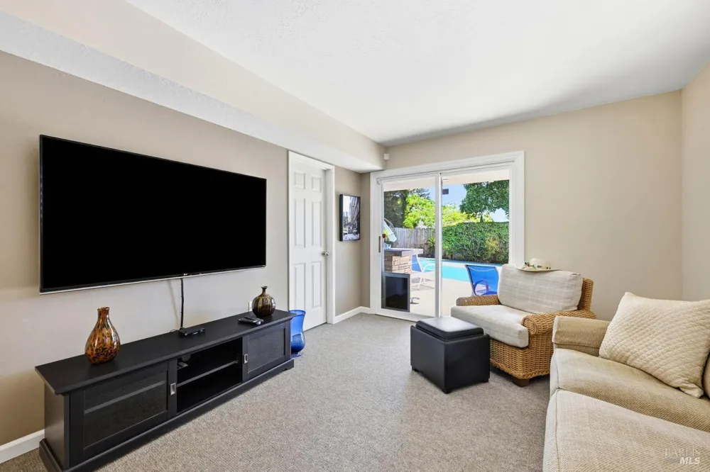 42 Oxford Drive San Rafael, CA 94903