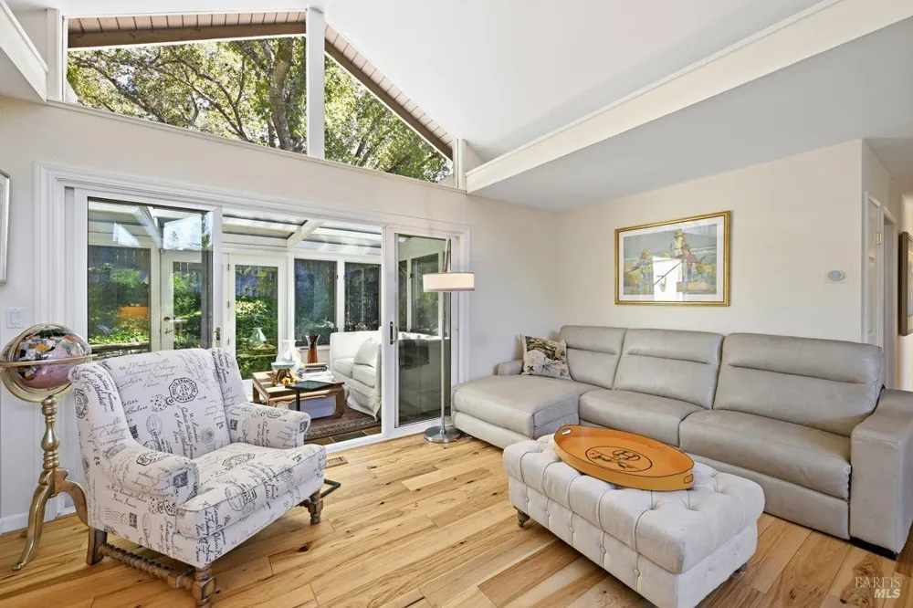 42 Oxford Drive San Rafael, CA 94903