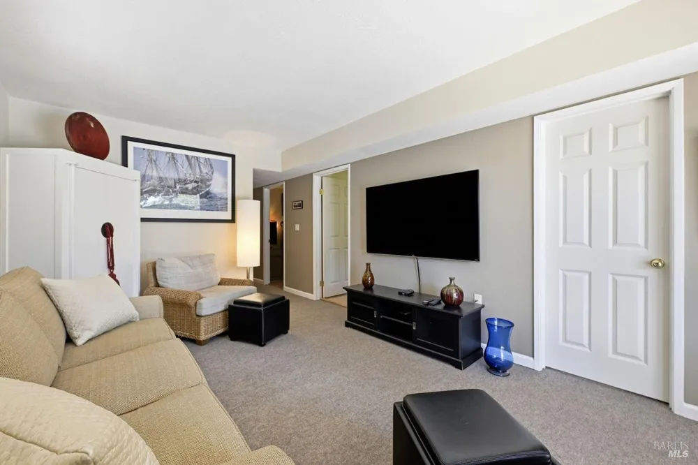 42 Oxford Drive San Rafael, CA 94903