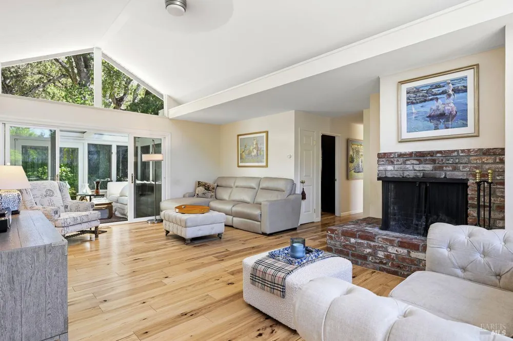 42 Oxford Drive San Rafael, CA 94903