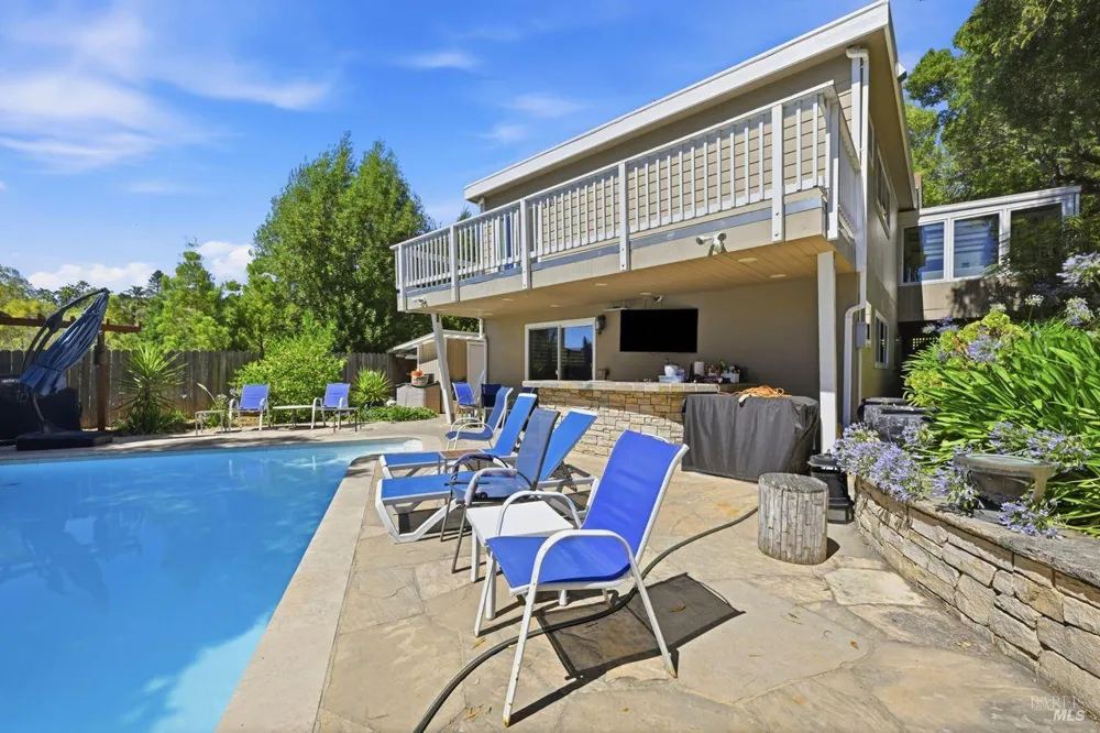 42 Oxford Drive San Rafael, CA 94903