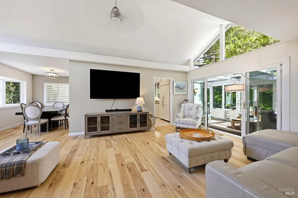 42 Oxford Drive San Rafael, CA 94903