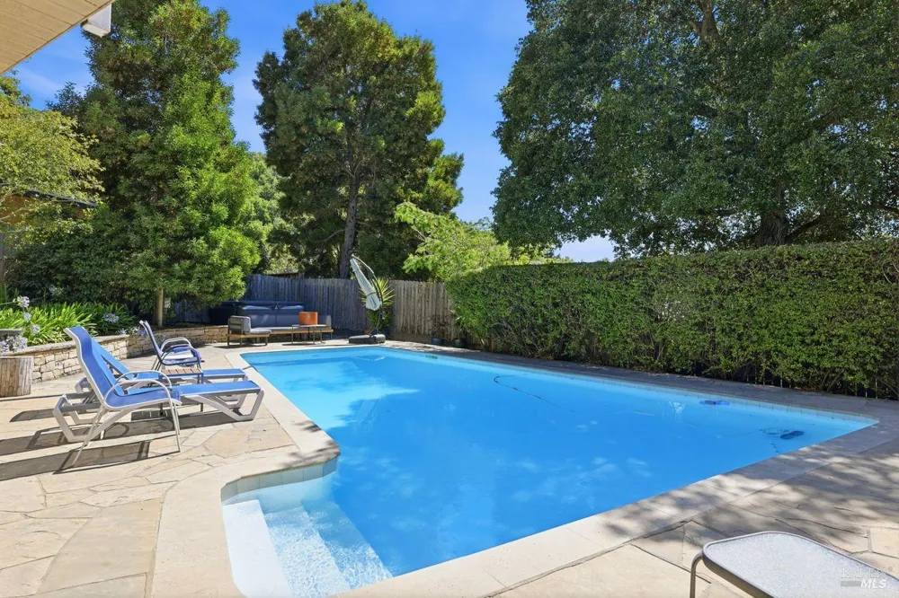 42 Oxford Drive San Rafael, CA 94903