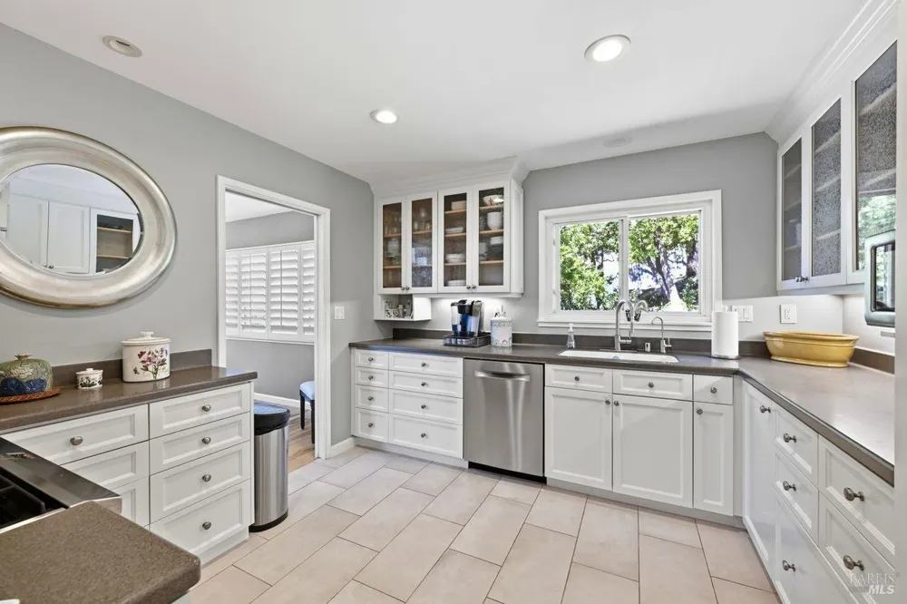 42 Oxford Drive San Rafael, CA 94903