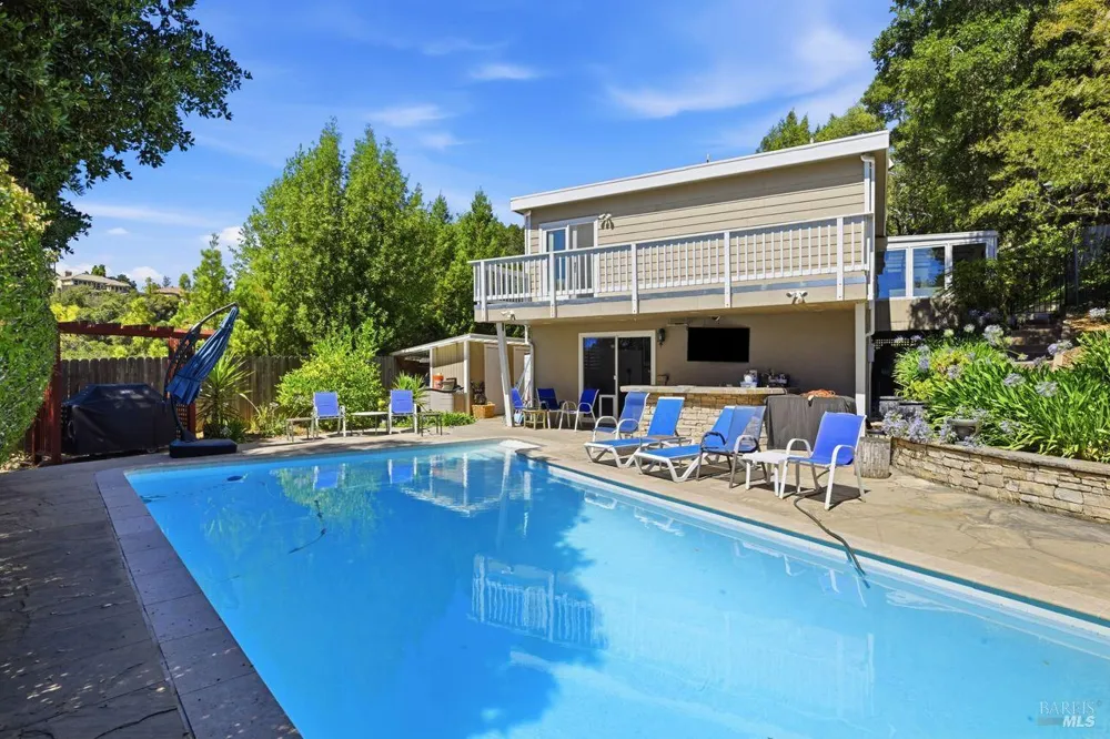 42 Oxford Drive San Rafael, CA 94903