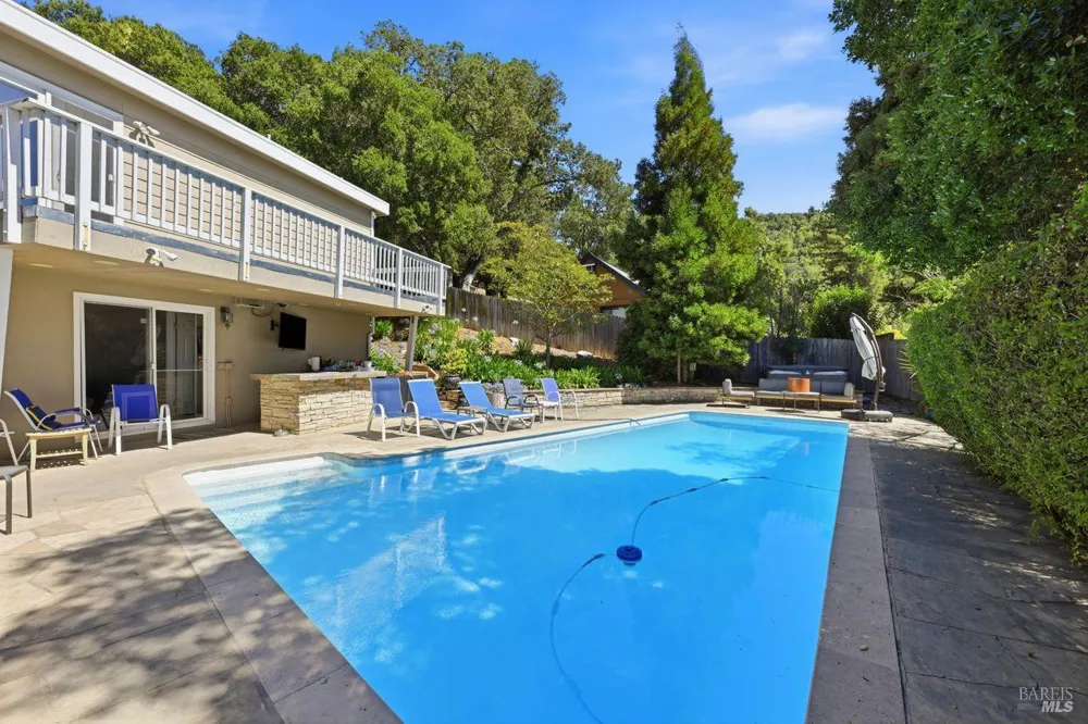 42 Oxford Drive San Rafael, CA 94903