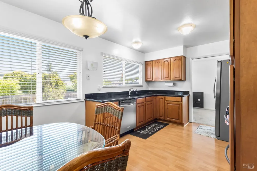 725 Park Lane Petaluma, CA 94954