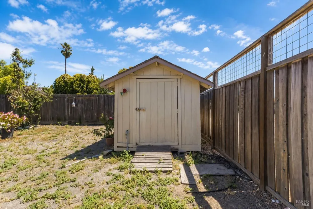 725 Park Lane Petaluma, CA 94954