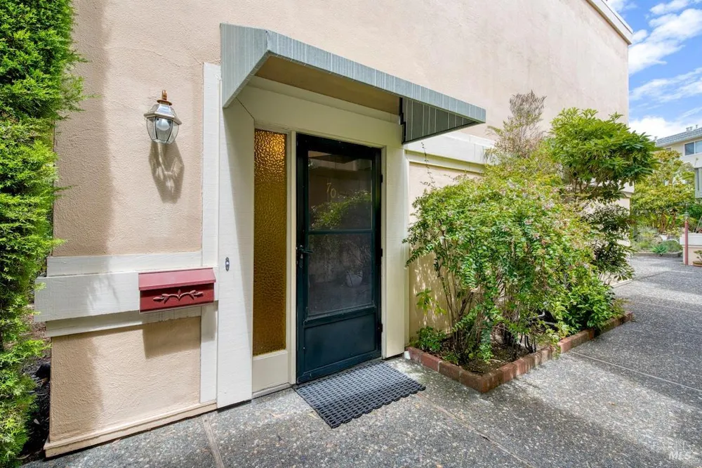 70 Via Belardo Greenbrae, CA 94904