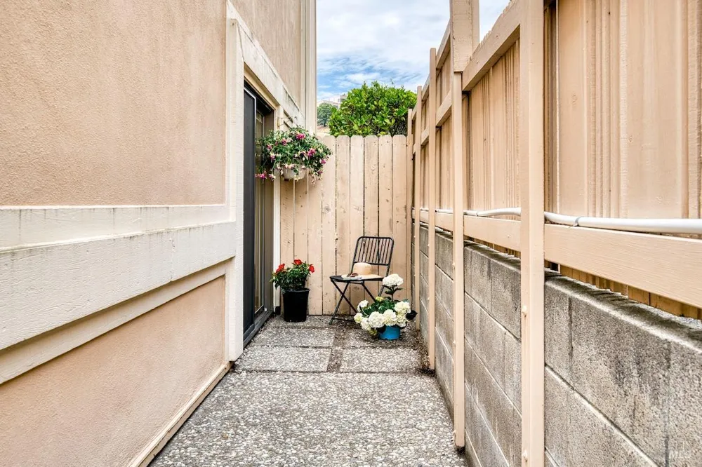 70 Via Belardo Greenbrae, CA 94904