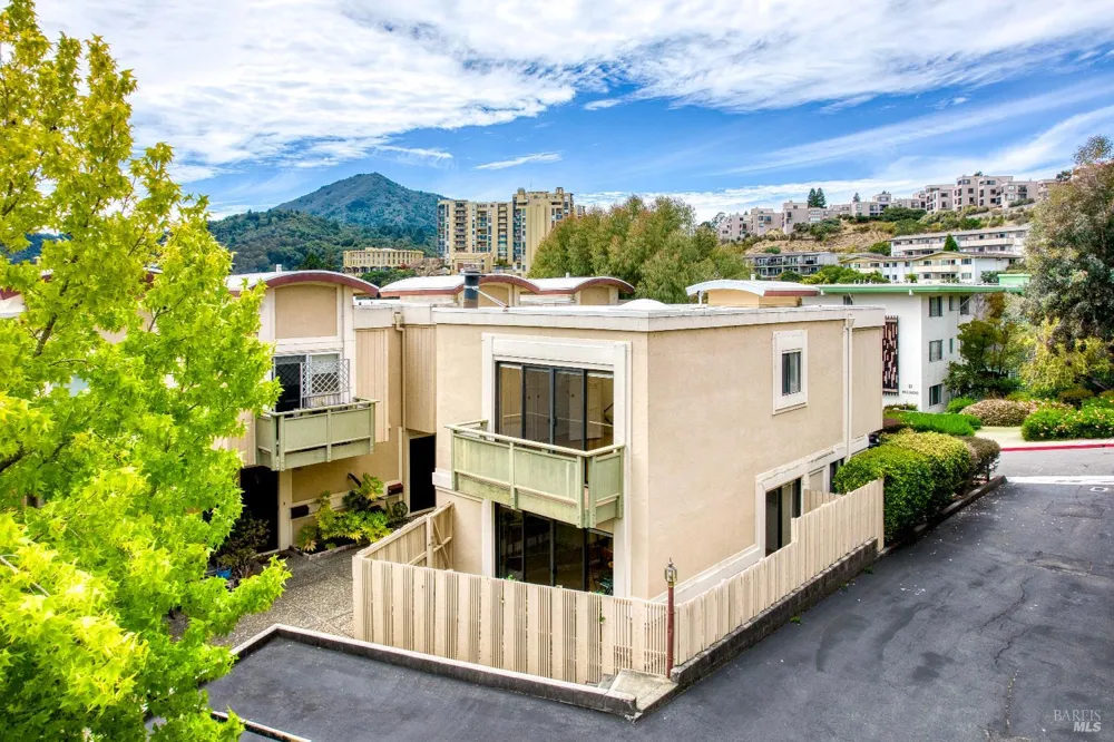 70 Via Belardo Greenbrae, CA 94904