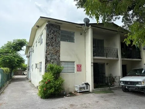 1940 NW 30th St #6