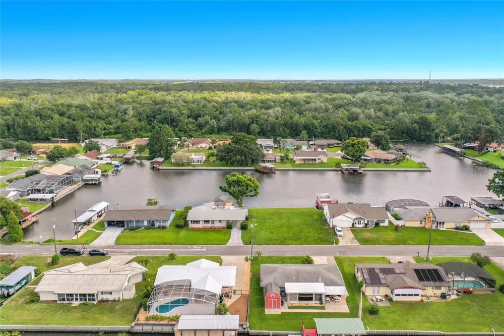 13233 COUNTRY CLUB Tavares, FL 32778