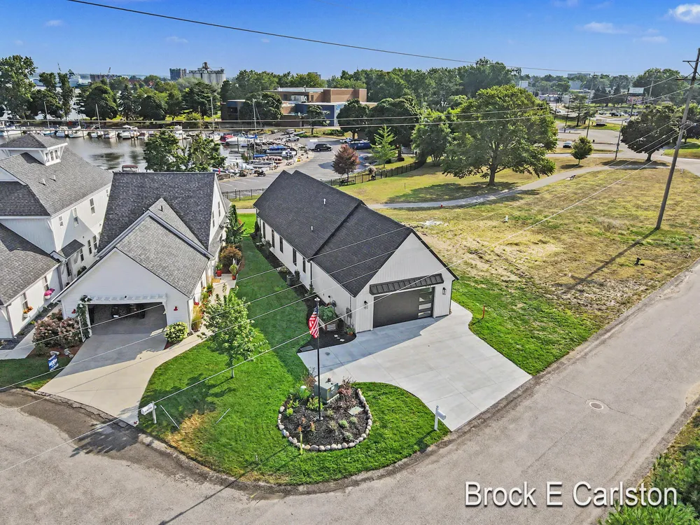 944 Boardwalk Cove Drive Muskegon, MI 49441