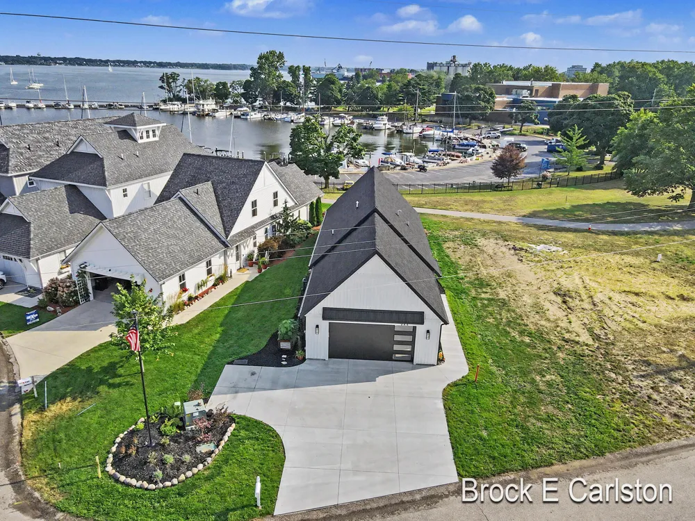 944 Boardwalk Cove Drive Muskegon, MI 49441