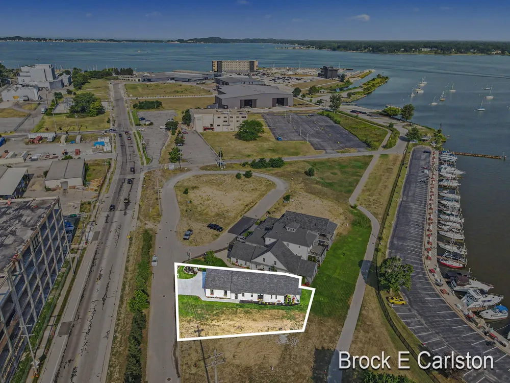 944 Boardwalk Cove Drive Muskegon, MI 49441