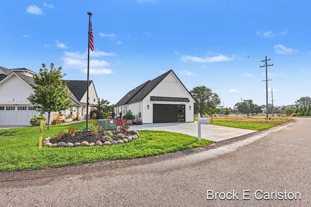 944 Boardwalk Cove Drive Muskegon, MI 49441