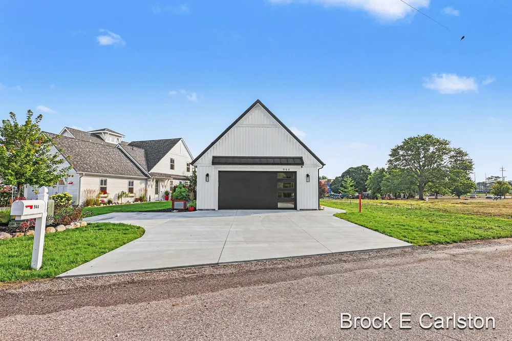 944 Boardwalk Cove Drive Muskegon, MI 49441