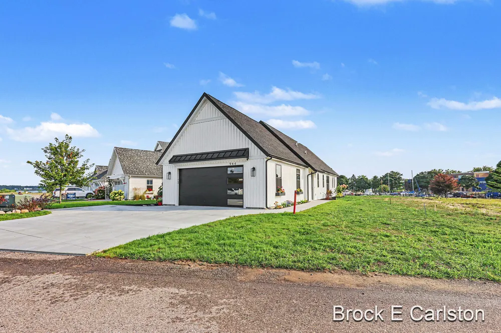 944 Boardwalk Cove Drive Muskegon, MI 49441