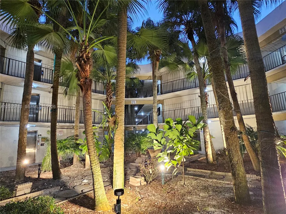 8075 SW 107th Ave #114 Miami, FL 33173