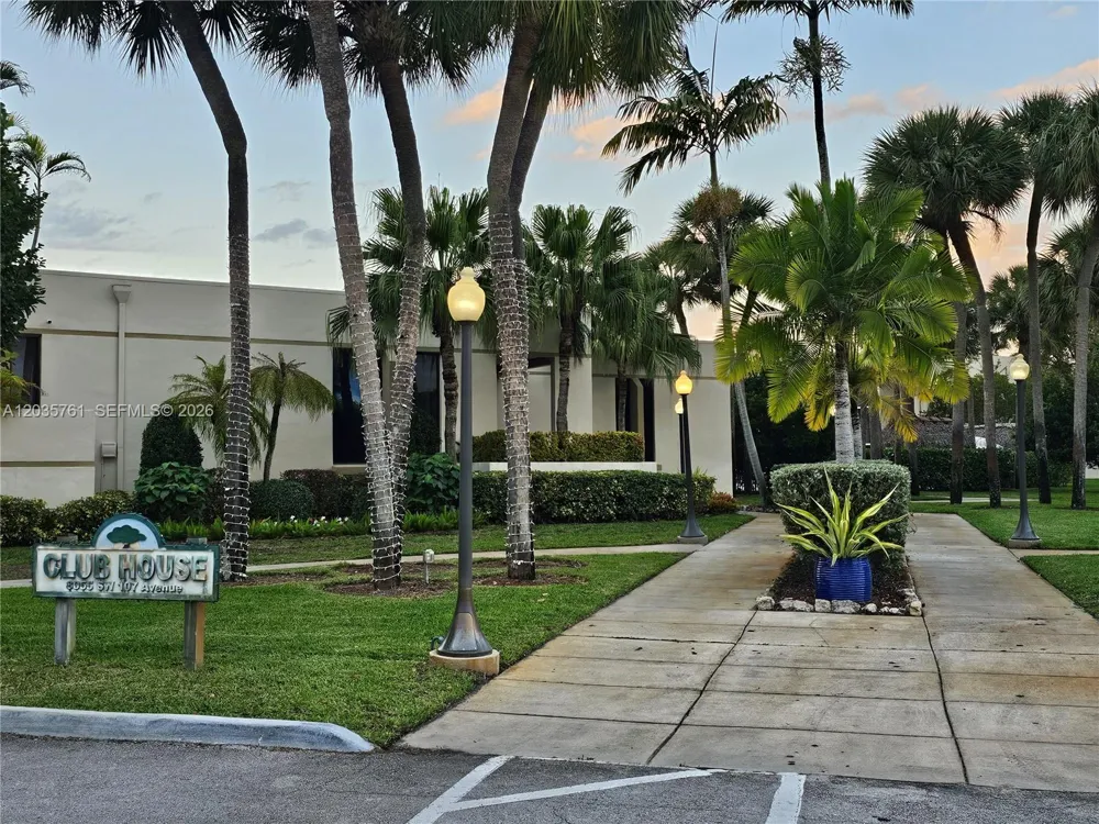 8075 SW 107th Ave #114 Miami, FL 33173