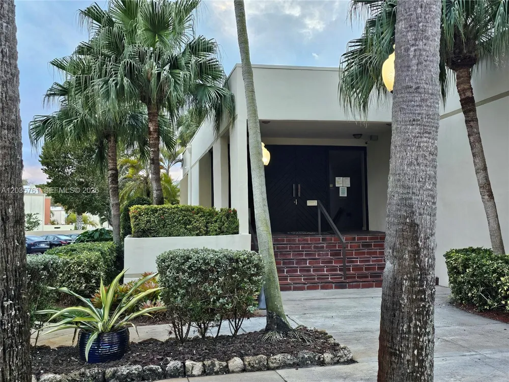 8075 SW 107th Ave #114 Miami, FL 33173