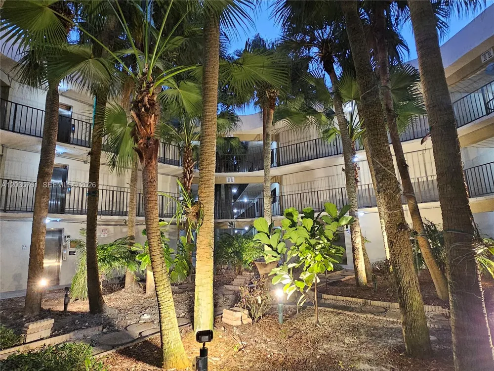 8075 SW 107th Ave #114 Miami, FL 33173