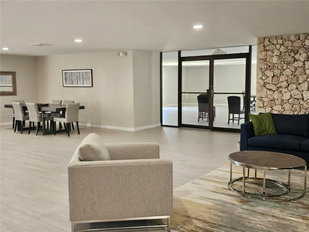 8075 SW 107th Ave #114 Miami, FL 33173