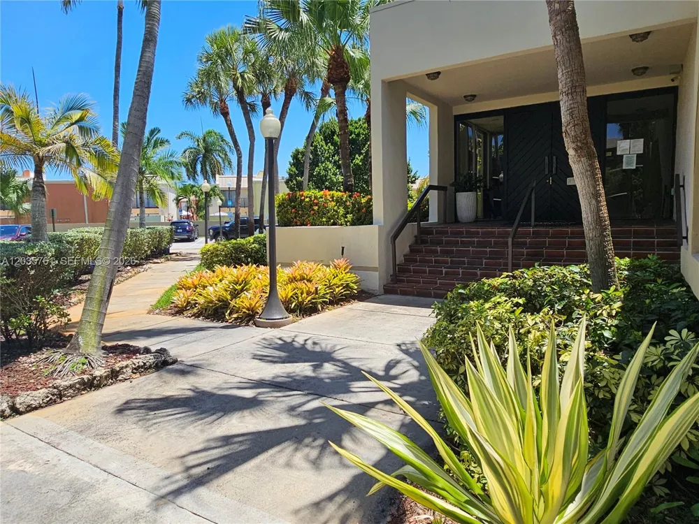 8075 SW 107th Ave #114 Miami, FL 33173