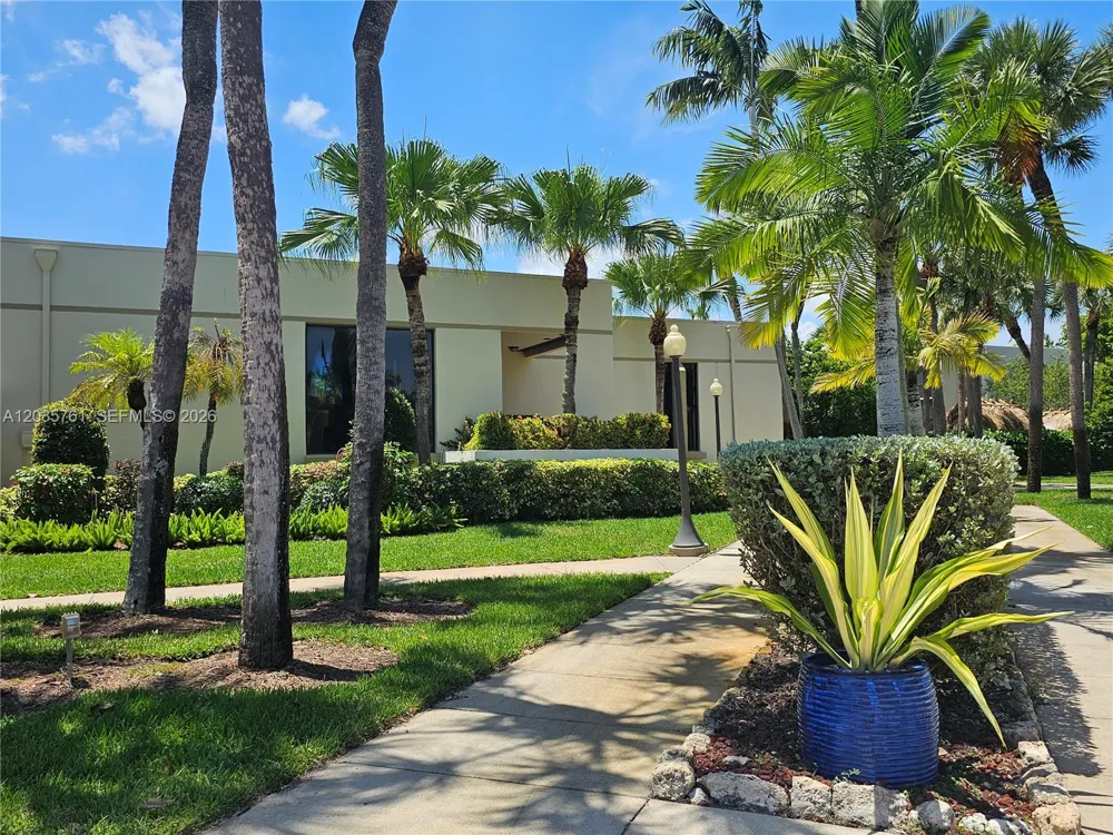8075 SW 107th Ave #114 Miami, FL 33173