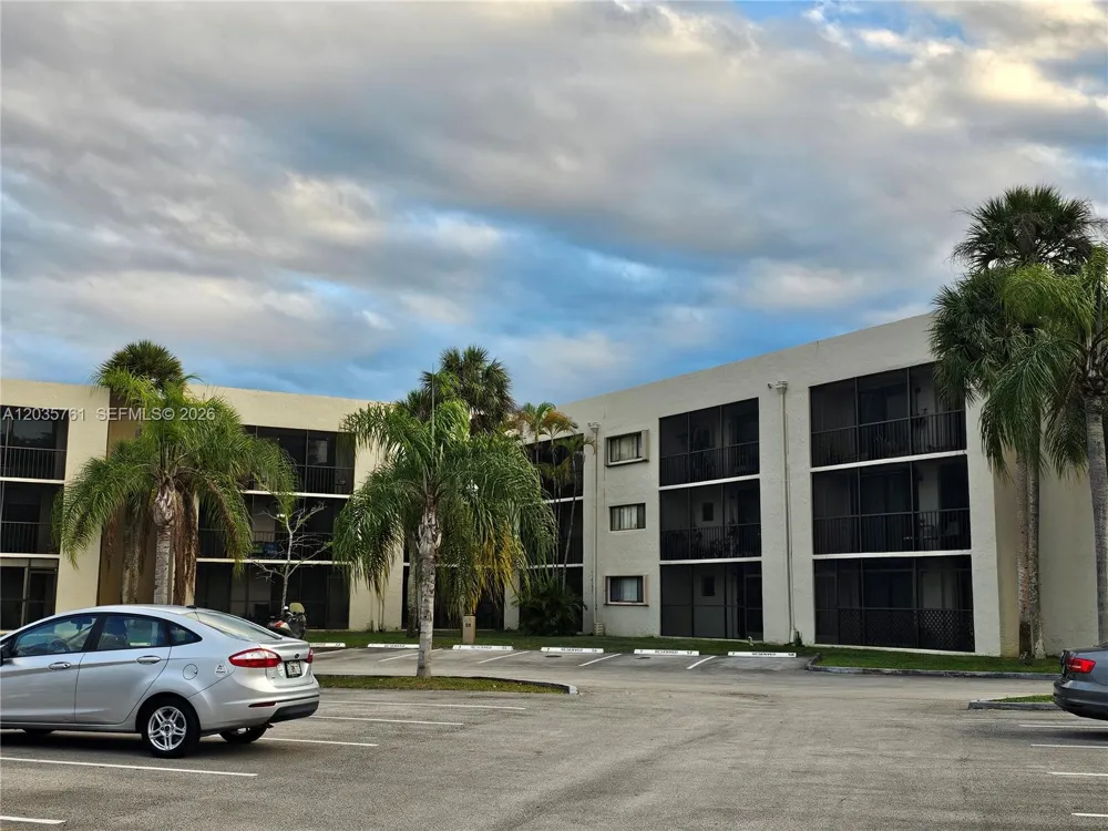 8075 SW 107th Ave #114 Miami, FL 33173